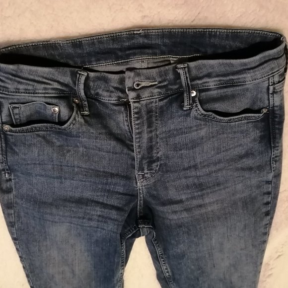 H&M light wash skinny jeans, size 6 - Picture 3 of 10